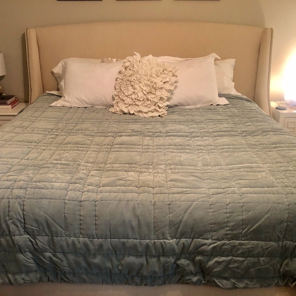 Quilts Bedspreads Coverlets Bedding Pottery Barn Velvet Linen